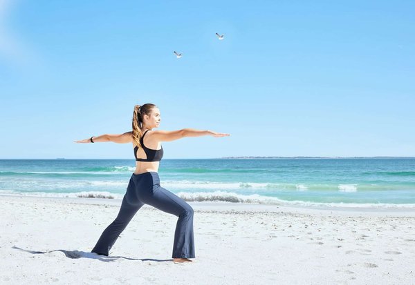 Quels exercices spécifiques peuvent améliorer la flexibilité pour les coups de pied hauts en Taekwondo?